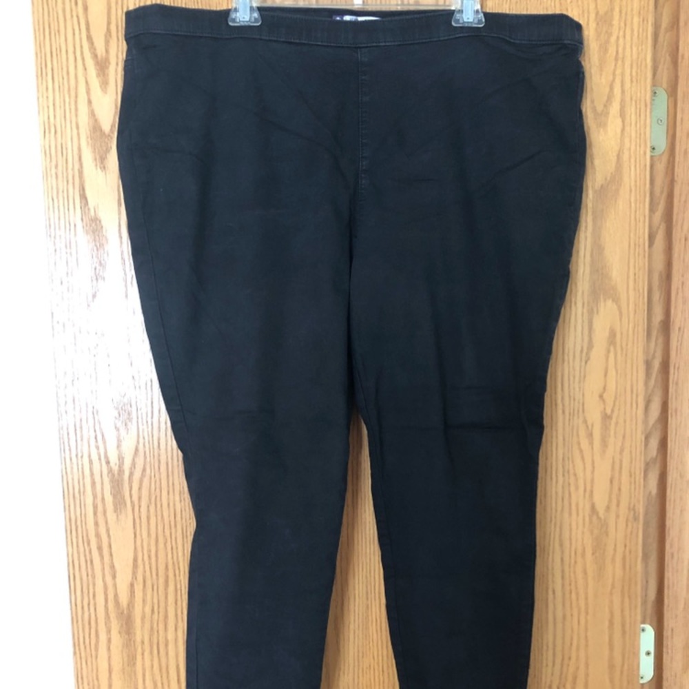 Jennifer Lopez plus size black jeggings